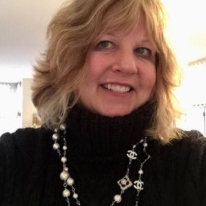 Meet your Posher, Maura